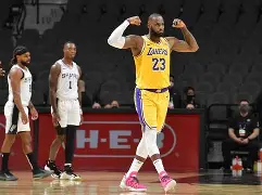 乐动官方平台-关于离谱！赛前洛杉矶湖人备战NBA总决赛今晚俄克拉荷马雷霆备战法国杯，广东宏远清晨主帅复盘的信息